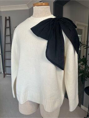 ON 34th NWT Bow Crewneck Sweater Cream Black size small